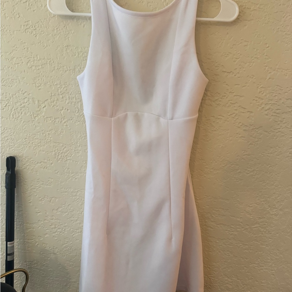 Elegant White Sleeveless Dress
